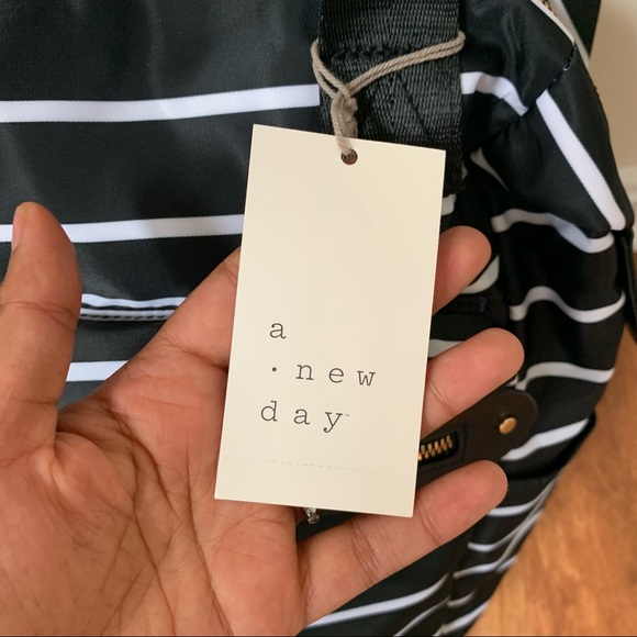 A new Day Backpack - Black/White Stripes - Picture 4 of 6
